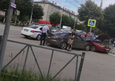 В ДТП на Дзержинского пострадали два человека