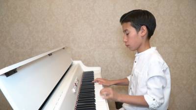 Юный пианист посвятил сонату врачам, борющимся с COVID-19.