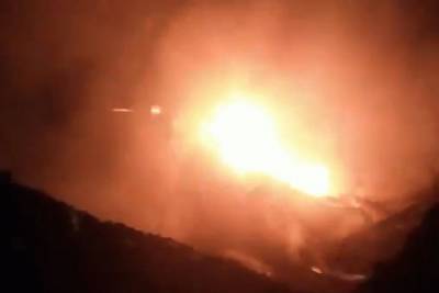 Под Донецком из-за обстрела сгорели два частных дома: видео