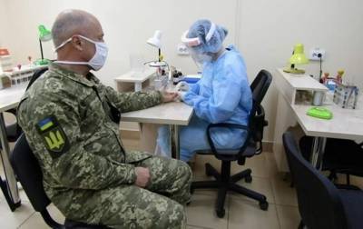 За сутки коронавирусом заболели 14 военных