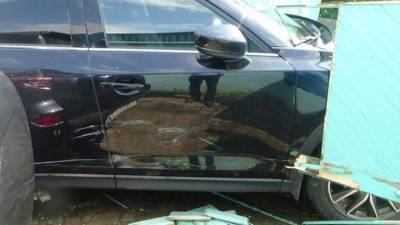В Хакасии автомобиль раздавил насмерть свою хозяйку - piter.tv - Крым - респ. Хакасия - район Ширинский