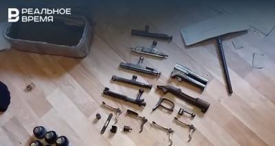 В Казани в квартире бабушки полицейские обнаружили целый арсенал оружия — оперативное видео