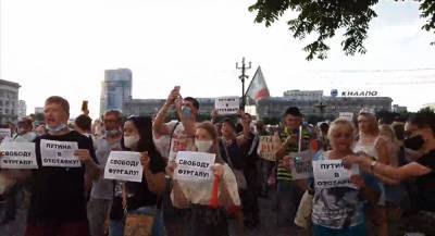 Жители Хабаровска на стихийном митинге потребовали отставки Путина