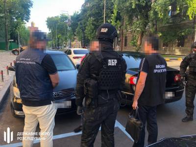 Сотрудника центрального аппарата СБУ задержали за сутенерство – Госбюро расследований