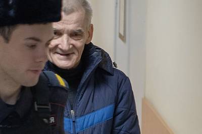 Историка Дмитриева приговорили к 3,5 года колонии за развращение дочери