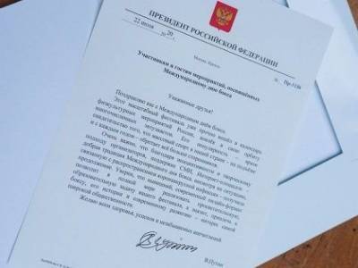 Владимир Путин и глава Федерации бокса Умар Кремлев поздравили россиян с Международным днем бокса