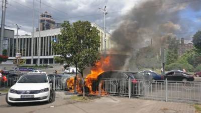 В центре Киева взорвалось авто