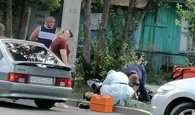 Мотоциклист без прав въехал в столб на улице Московский тракт в Тюмени