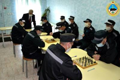 Лошадью ходи, век воли не видать: осужденные в Коми сыграли партии с профессиональными шахматистами