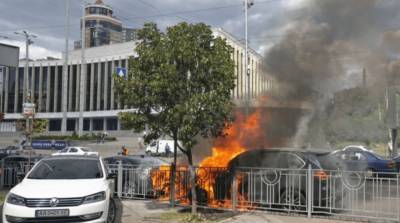 В Киеве взорвалась и сгорела машина