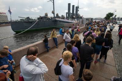 «Двойной подход»: какие выплаты получат туристы за отдых в Петербурге и Ленобласти