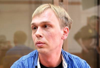 Мосгорсуд отменил арест экс-полицейским по делу Голунова