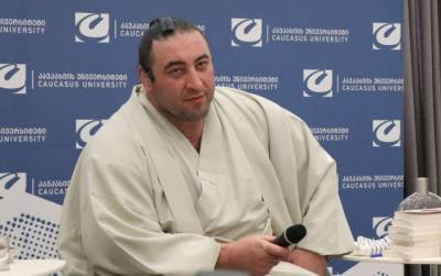 Грузинский сумоист одержал вторую победу на июльском басё - видео