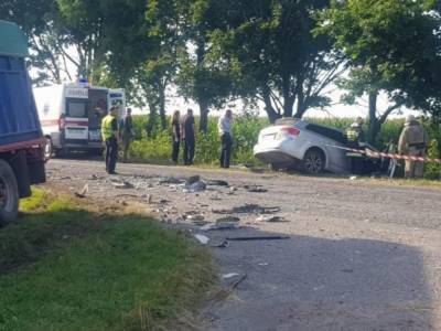 В Винницкой области Toyota столкнулась с грузовиком: погибли трое человек