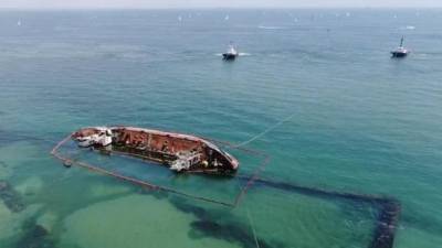 С затонувшего в Южном танкера Delfi произошла новая утечка нефтепродуктов