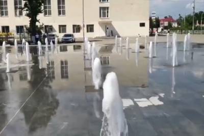 В Краснодаре на улице Стасова заработал фонтан, переехавший от «Авроры»