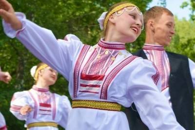 Казанцам предлагают освоить марийские танцы