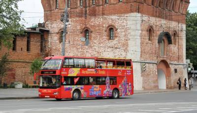 Двухэтажный автобус снова начал возить экскурсии по Нижнему Новгороду