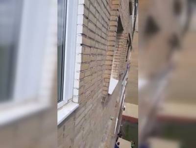 Полиция Подольска возбудила дело в отношении матери после падения ребёнка из окна