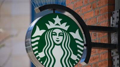 Работник кофейни Starbucks в США арестован за плевки полицейским в кофе