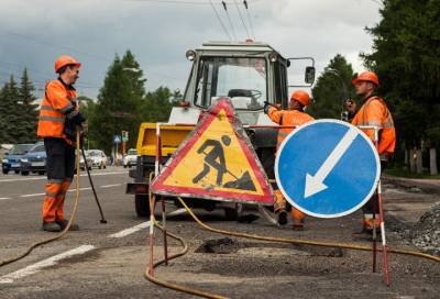 Дорожные работы приостановят автомобилистов на 8 трассах в Ленобласти в этот четверг
