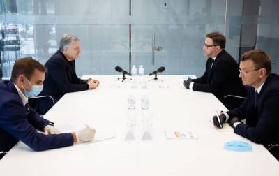 Порошенко обсудил с послом Польши стратегическое партнерство с Украиной