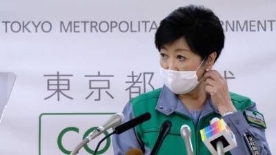 Губернатор Токио призвала жителей оставаться дома во время длинных выходных