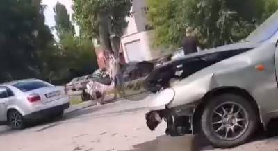 Легковушки лоб в лоб столкнулись в Липецке (видео)