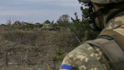 На Донбассе в результате обстрела ранили еще одного украинского военного