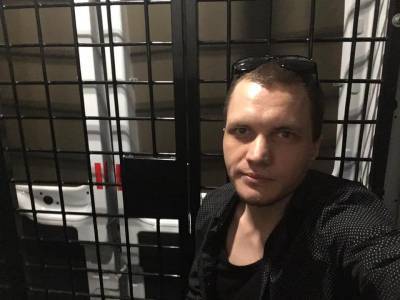 Члена избиркома в Петербурге арестовали на 10 суток. Он пришел в УИК без теста на COVID-19