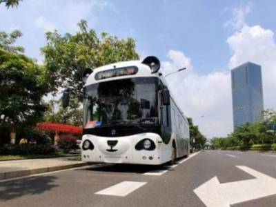 «Расплатиться за проезд взмахом руки»: в Шанхае провели испытания «умного» беспилотного автобуса