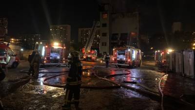 Пожар произошел в неэксплуатируемом здании на юго-западе Москвы