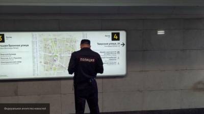 Москвич упал под состав поезда в метро на станции "Красные ворота"
