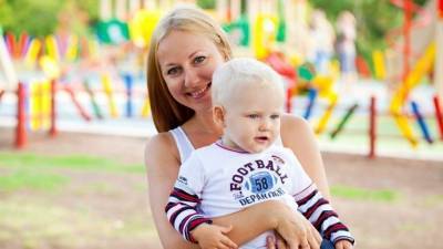 Путину рассказали, сколько семей с детьми получили положенные выплаты