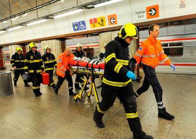 Погибшего в пражском метро мужчину толкнули под поезд