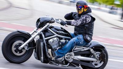 В Госдуме предложили штрафовать мотоциклистов за опасное лавирование