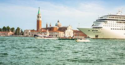 Гондольеры в Венеции сокращают количество пассажиров из-за толстяков