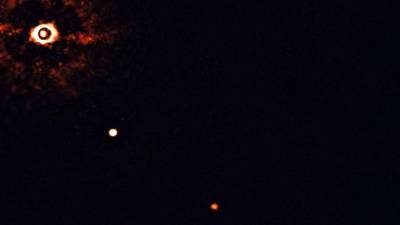 В созвездии Мухи: получено первое в истории изображение солнцеподобной звезды в сопровождении двух гигантских экзопланет