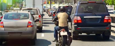 Депутаты ГД предложили штрафовать мотоциклистов за движение между рядами