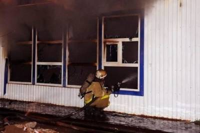 В Иванове загоревшийся торговый ларек тушили 15 человек