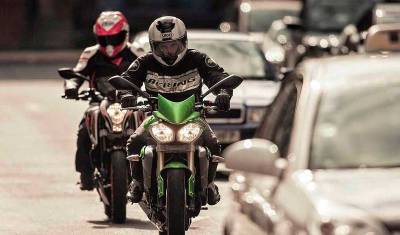 В Госдуме предложили запретить мотоциклистам лавирование в потоке