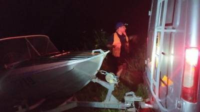 В Бурятии всю ночь искали лодку с рыбаками, унесенную шквалистым ветром в озеро
