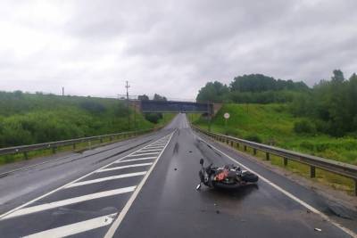Мотоциклист погиб при обгоне на трассе в Тверской области