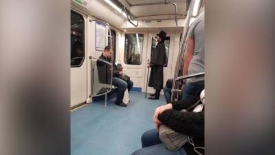 В вагоне петербургского метро заметили Александра Пушкина