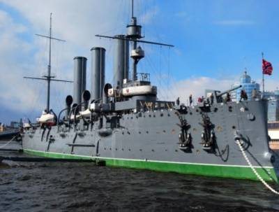 На военно-морском параде вновь появится военно-морской флаг СССР крейсера «Авроры»