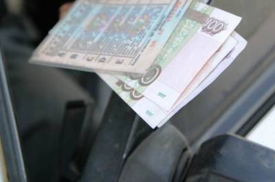 Полицейский в Воронежской области отказался от взятки в сто тысяч рублей