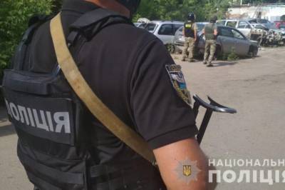 В Полтаве угонщик авто угрожает взорвать гранату: проводится спецоперация