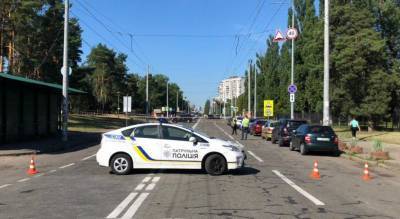 В Киеве перекрывают дороги, есть угроза взрыва: первые кадры с места событий