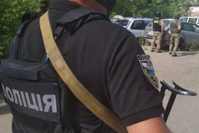 В Полтаве преступник с гранатой взял в заложники полицейского, ему предоставили машину