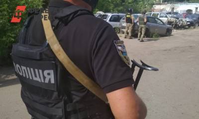 На Украине мужчина грозит полиции взорвать гранату